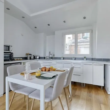 Classy, New & Large Designed - 16 Apartment