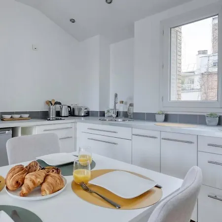 Classy, New & Large Designed - 16 Apartment Paris