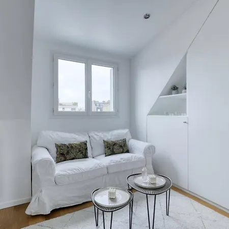Classy, New & Large Designed - 16 Apartment *
