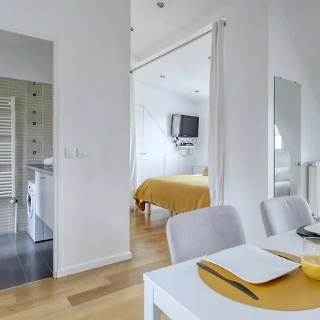 Classy, New & Large Designed - 16 Apartment Paris