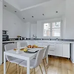 Classy, New & Large Designed - 16 Apartamento