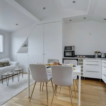 Classy, New & Large Designed - 16 * Paryż