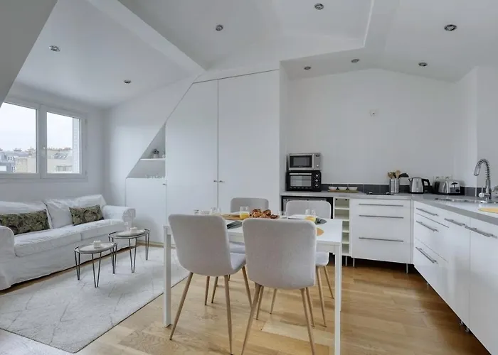 Classy, New & Large Designed - 16 * París