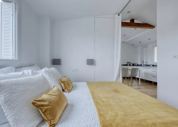 Apartment Classy, New & Large Designed - 16