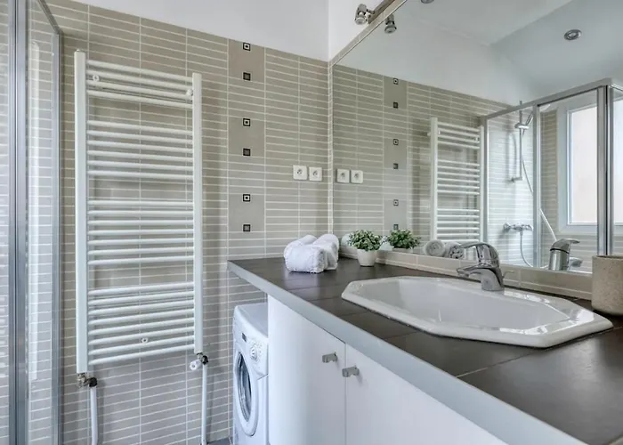 Classy, New & Large Designed - 16 París