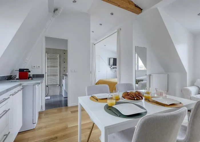 Classy, New & Large Designed - 16 Paris